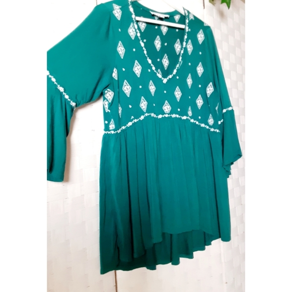 Torrid Green Embroidered Bell-Sleeve Tunic - Picture 6 of 16